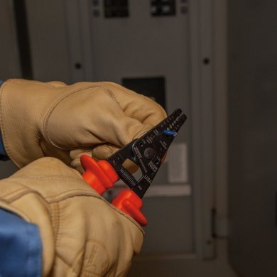 11055INS Klein Tools Cortador Decapador de Fio isolado