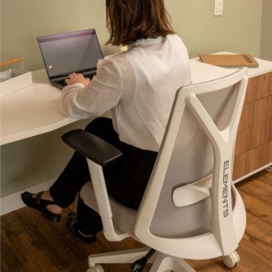 70325 Cadeira Elements Olympia Preta Braços 3D