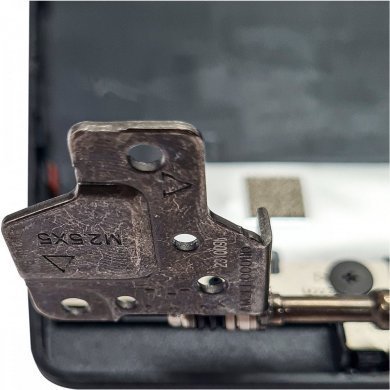 AP2ER000800 Carcaça da tela Lenovo V14 G2 e G3 com riscos no interior