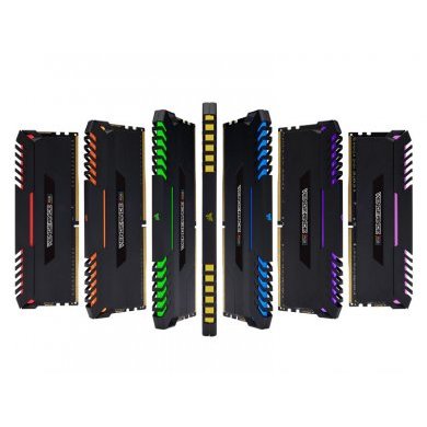 CMR32GX4M4C3000C15 Corsair Memoria DDR4 32GB KIT (4X8GB)