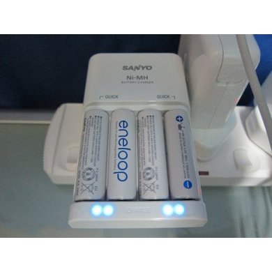 NC-MQR06W Carregador de Pilhas SANYO 4x AA ou AAA