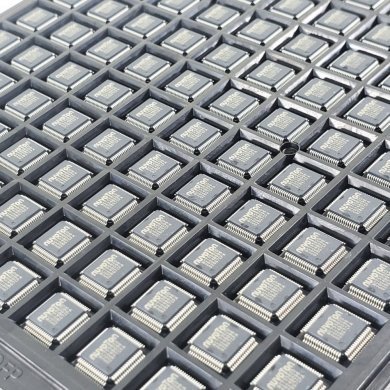 NCT5582D Ci Nuvoton Super I/O NCT5582D QFP64 (Kit 2x und)