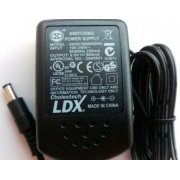 Fonte Universal Compatível 9.0V 900mA 100-240V